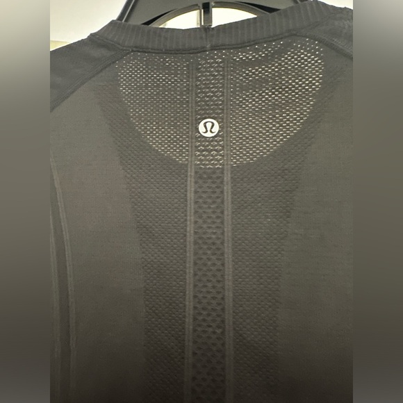 SOLD Lululemon Swiftly Tech Crew Short Sleeve Shirt - Picture 3 of 8